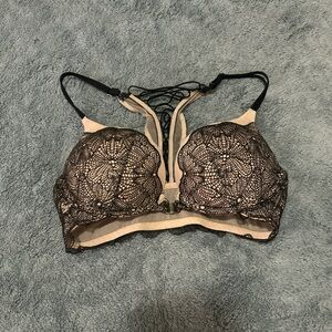 Victoria's Secret Bombshell Plunge Front-Clasp add 2 cups Strappy Back